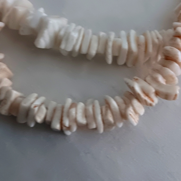 Shell necklaces - Picture 10 of 16